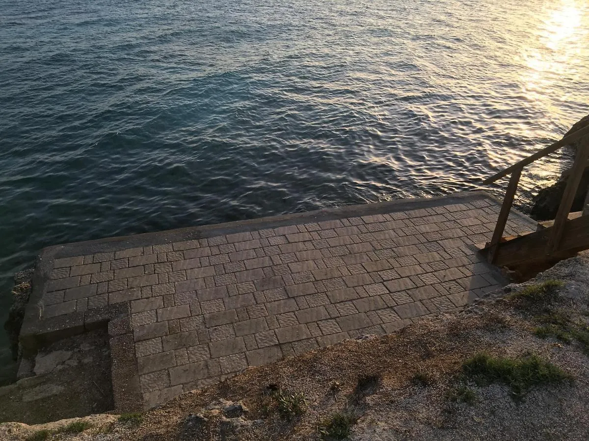 The Merry Milestone Oceanfront Villa At Spanish Lagoon Pos Chiquito Nyaraló