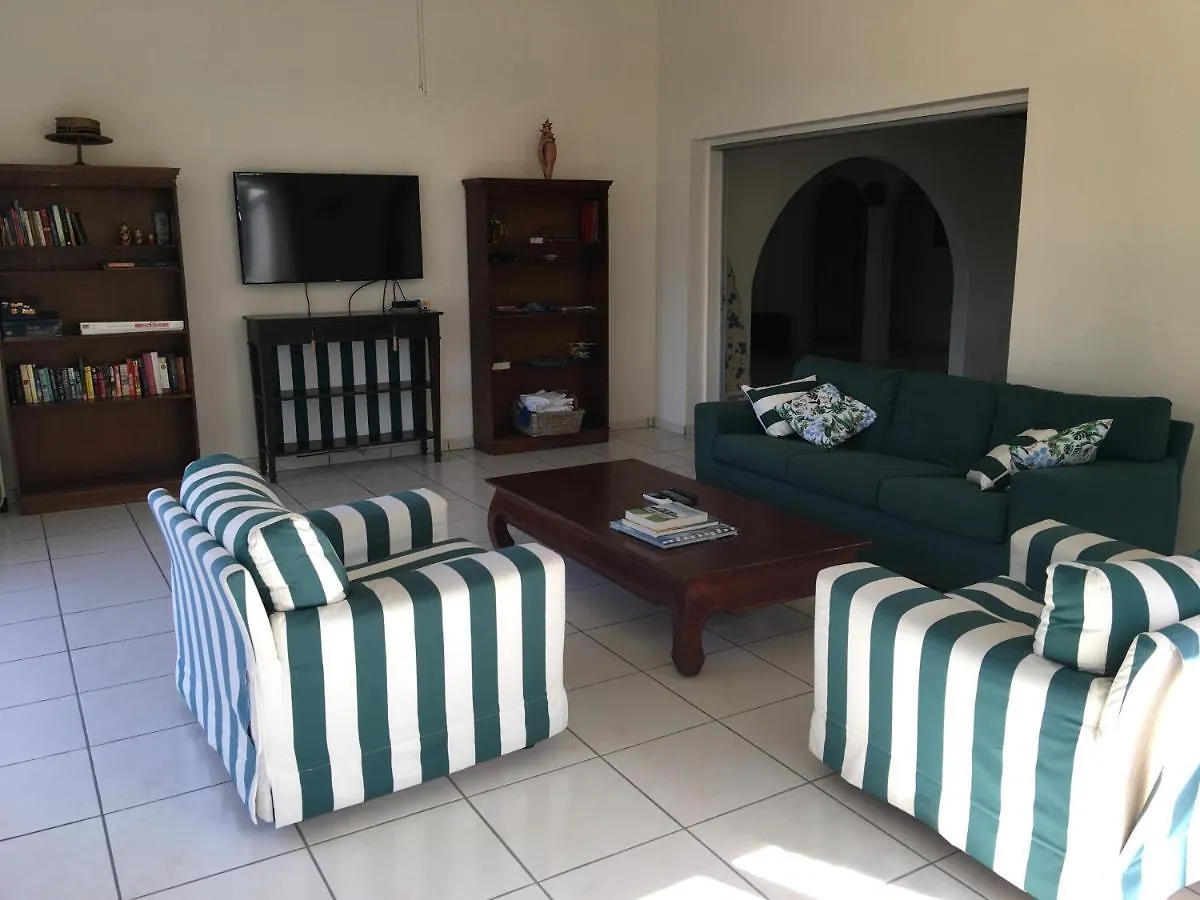 Vakantiehuis The Merry Milestone Oceanfront Villa At Spanish Lagoon Pos Chiquito